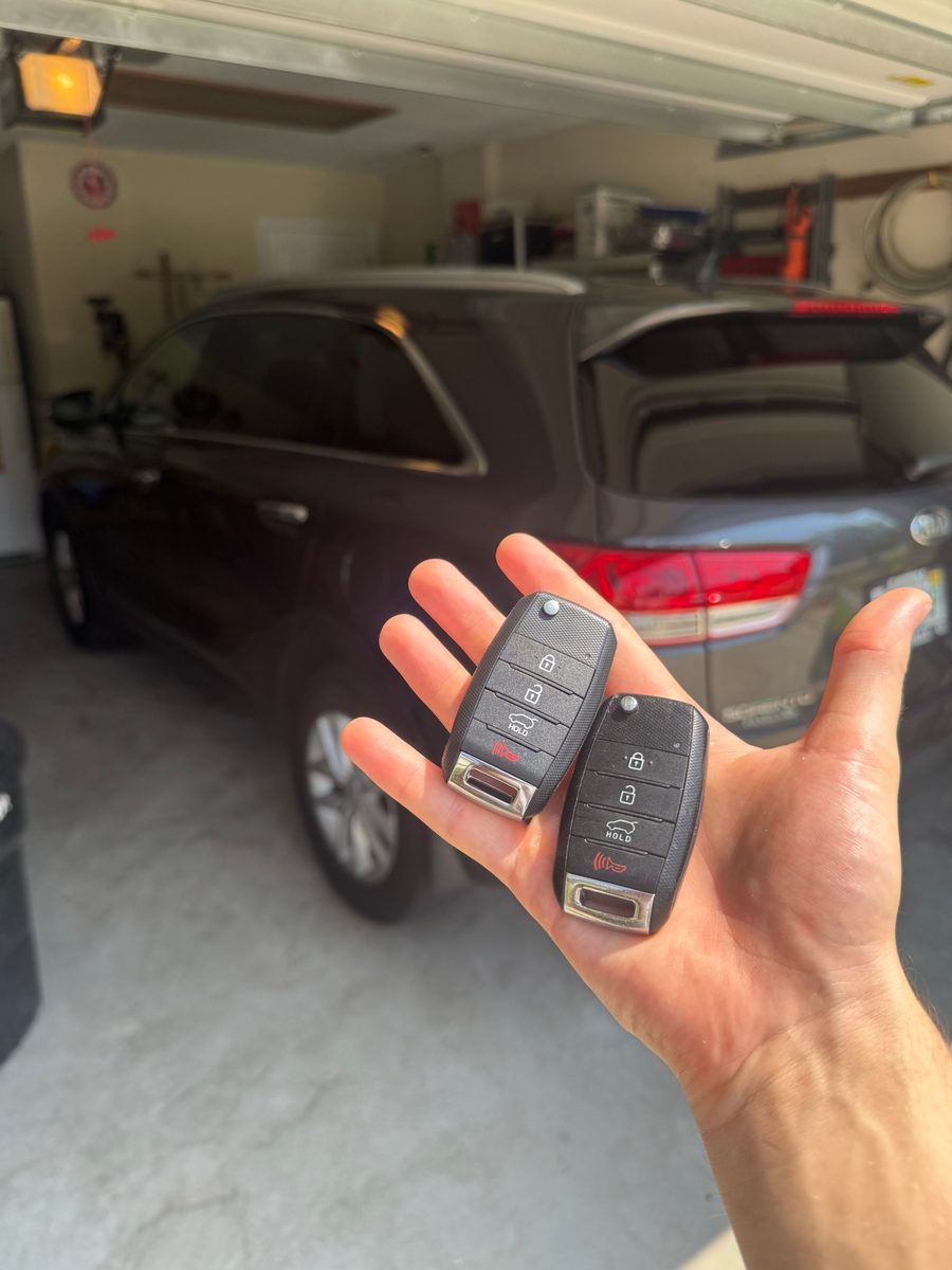 Flip keys, cut and programmed for a Kia Sorento, Azov Locksmith